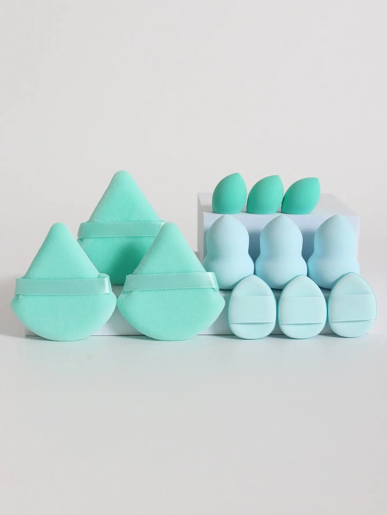 12-Piece All-Purpose Makeup Sponge Set, Made of 3 Loose Powder Puffs, 3 Mini Air Cushion Puffs, 3 Beauty Eggs and 3 Mini Beauty Makeup art