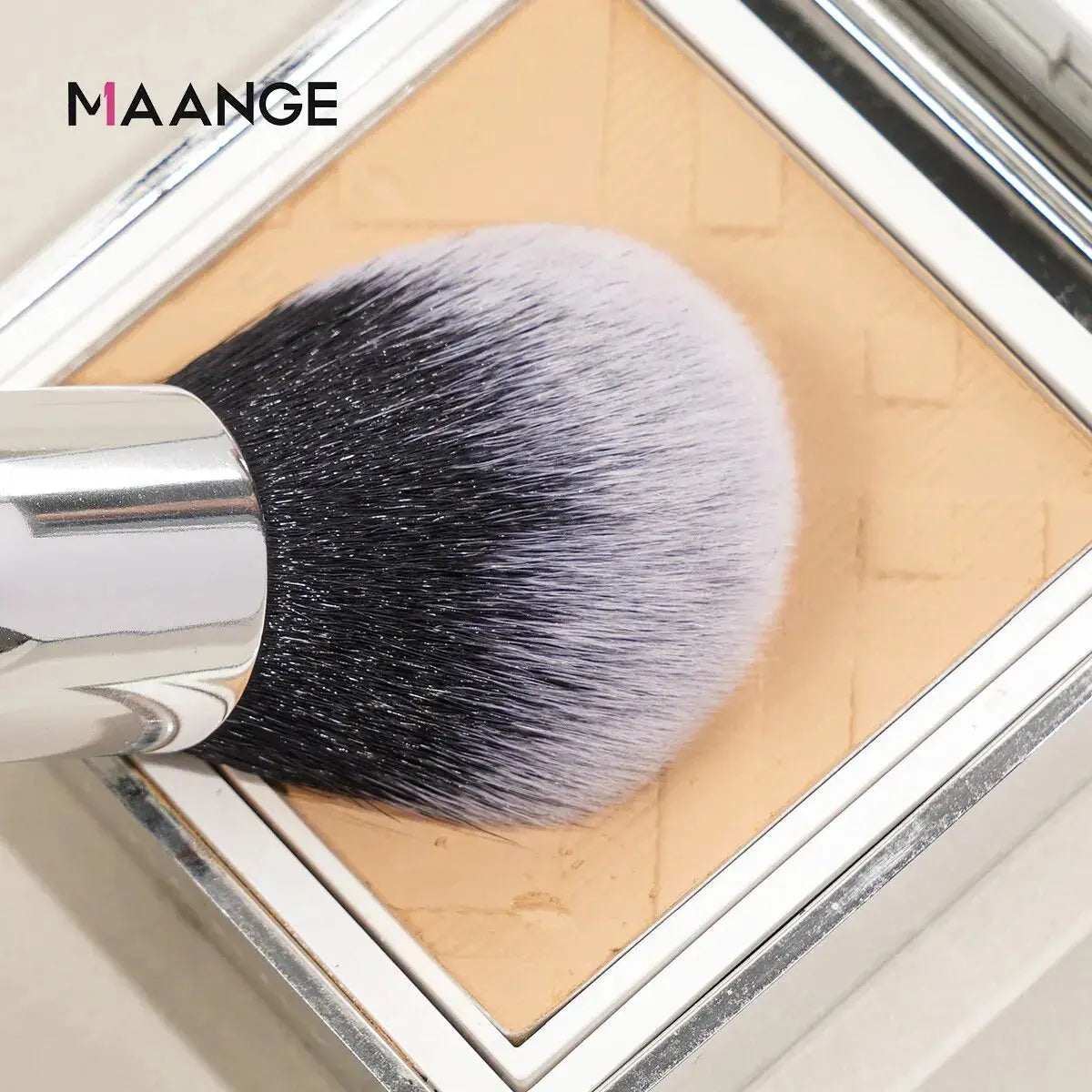 MAANGE 4Pcs Makeup Brushes with Case Foundation Concealer Powder Makeup Brush Soft Dense Bristles Big Cosmetic Brushes Beauty Makeup art