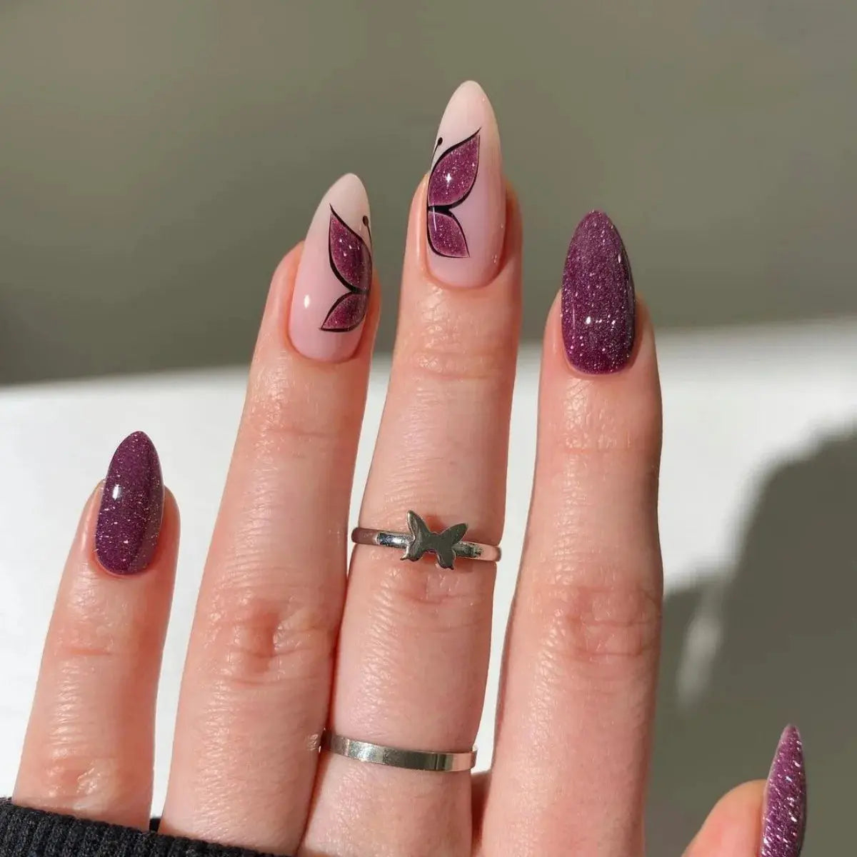 24Pcs Simple Glitter Almond False Nails with Glue Ballerina Nail Design Sweet Cool French Detachable Press on Nail Manicure Tips Makeup art