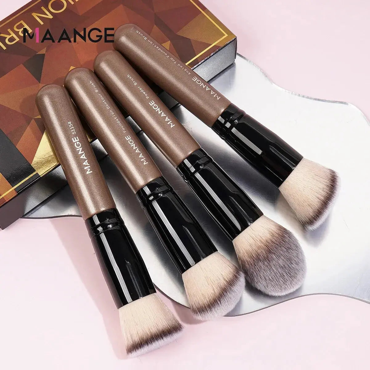 MAANGE 4Pcs Makeup Brushes with Case Foundation Concealer Powder Makeup Brush Soft Dense Bristles Big Cosmetic Brushes Beauty Makeup art