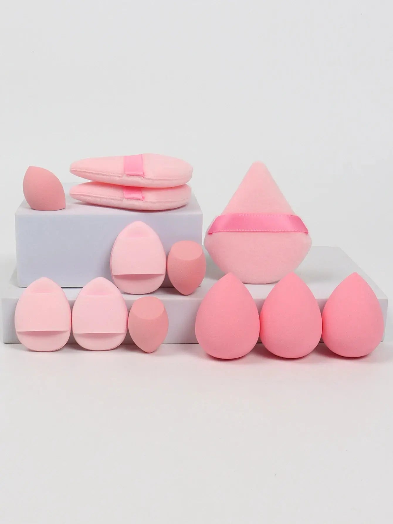 12-Piece All-Purpose Makeup Sponge Set, Made of 3 Loose Powder Puffs, 3 Mini Air Cushion Puffs, 3 Beauty Eggs and 3 Mini Beauty Makeup art